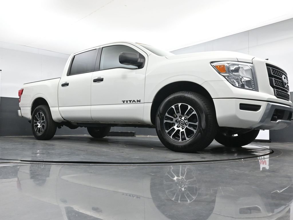 Used 2022 Nissan Titan SV AWD/4WD image 32