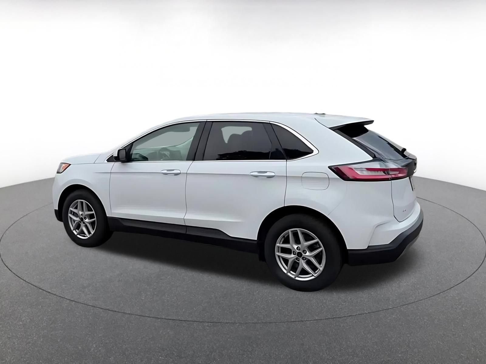 Used 2024 Ford Edge SEL AWD/4WD image 9