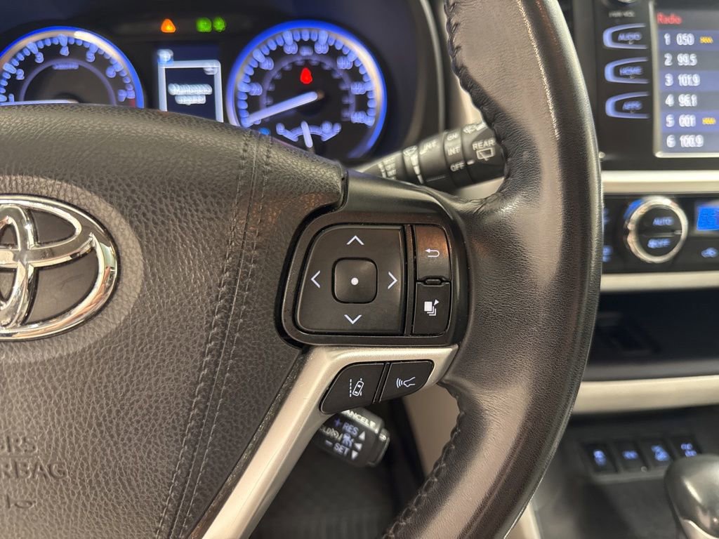 Used 2019 Toyota Highlander XLE AWD/4WD image 10