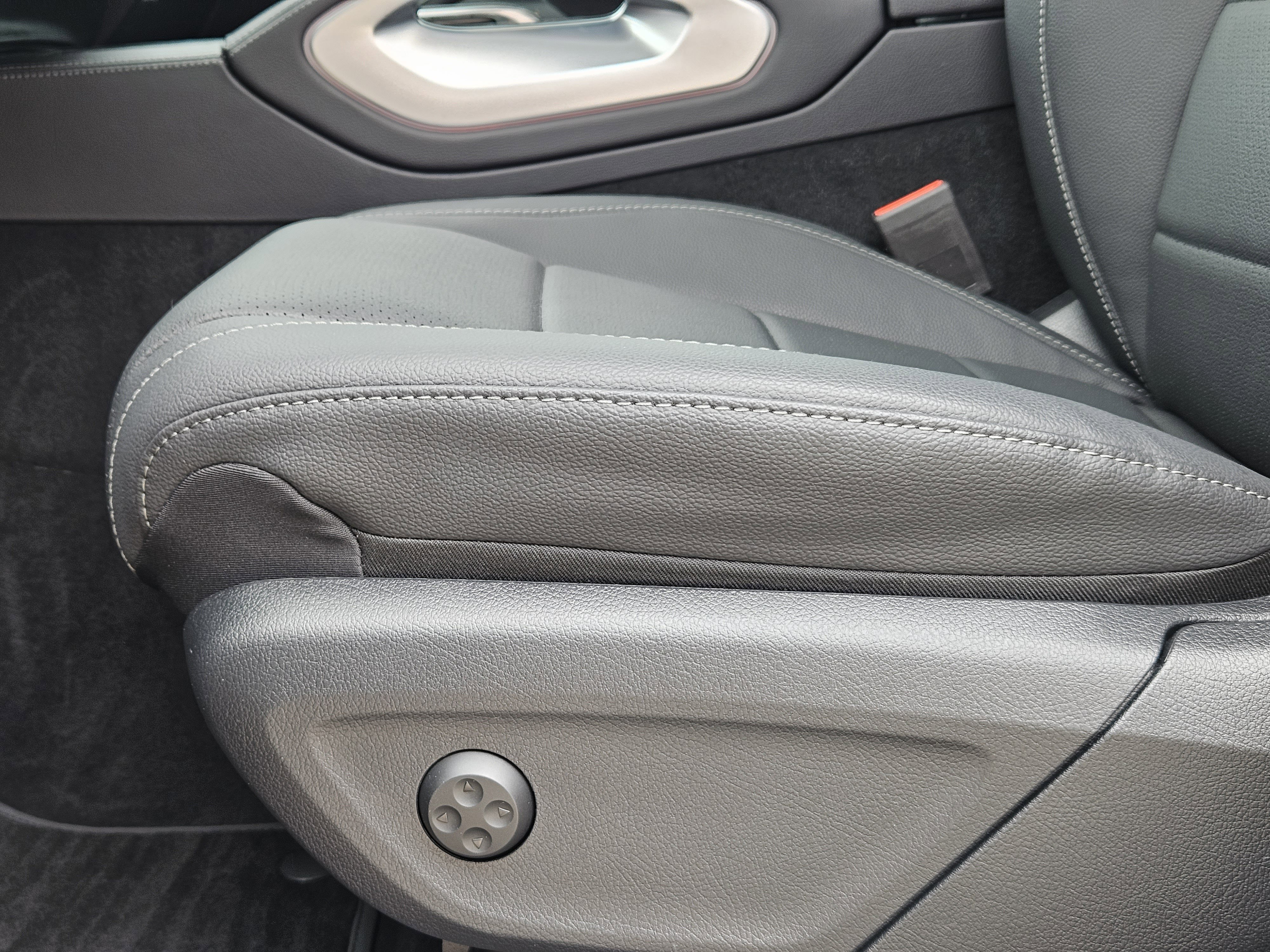 Certified 2026 Mercedes-Benz GLS 450 4MATIC image 11