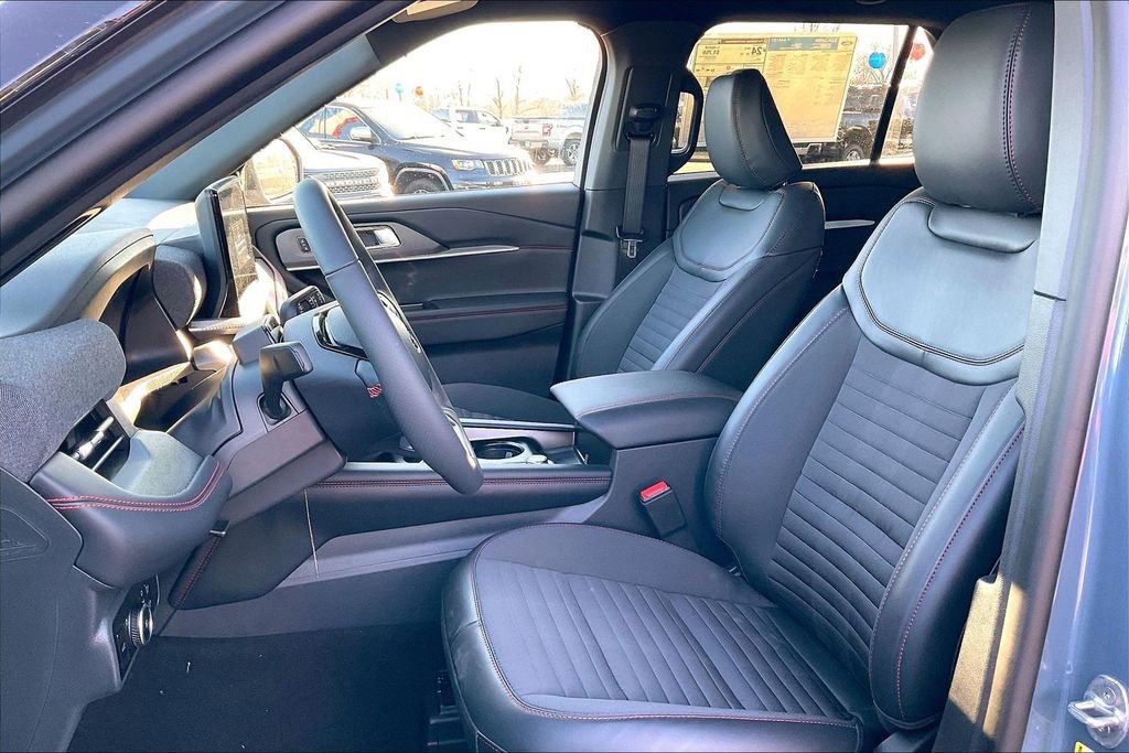 New 2026 Ford Explorer ST-Line w/ ST-Line Street Pack image 9