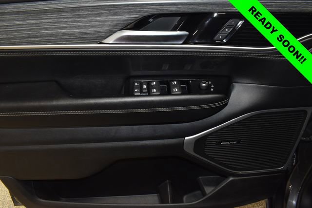 Certified 2024 Jeep Wagoneer Series II w/ Flexible Seating Group image 29