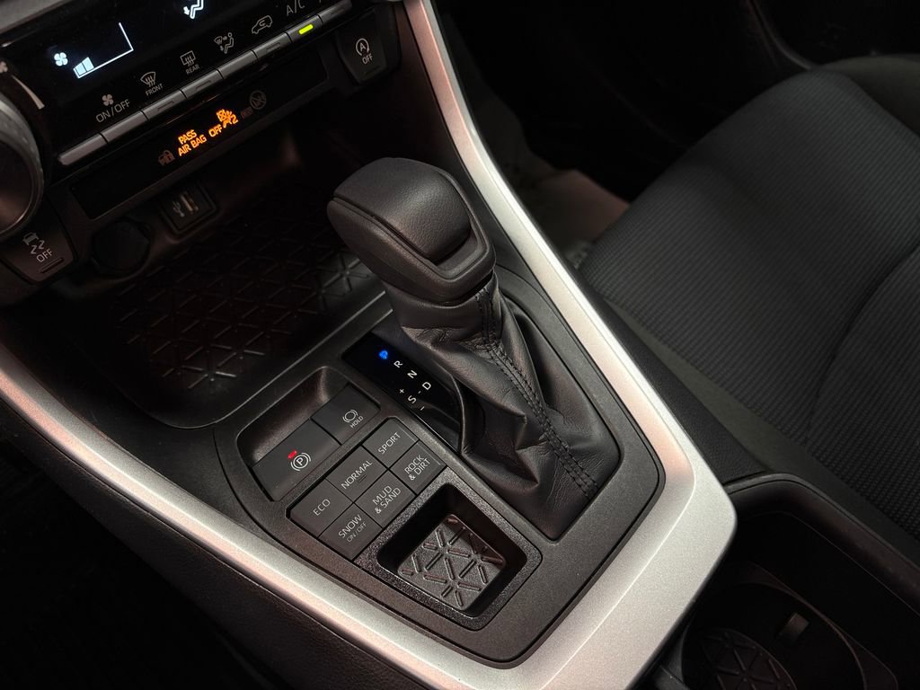 Used 2023 Toyota RAV4 LE image 28