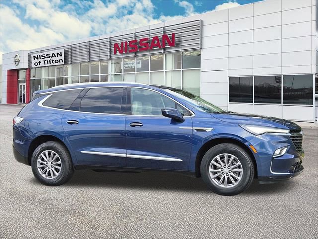 Used 2023 Buick Enclave Essence image 3