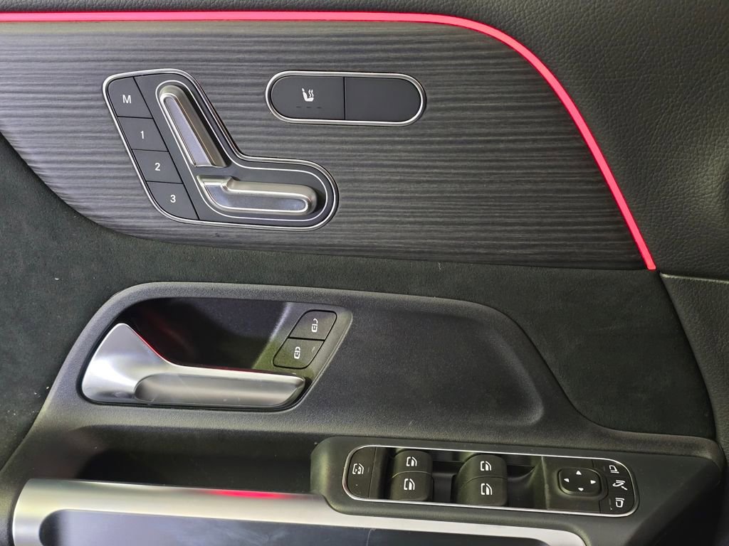 New 2026 Mercedes-Benz GLB 250 4MATIC image 9