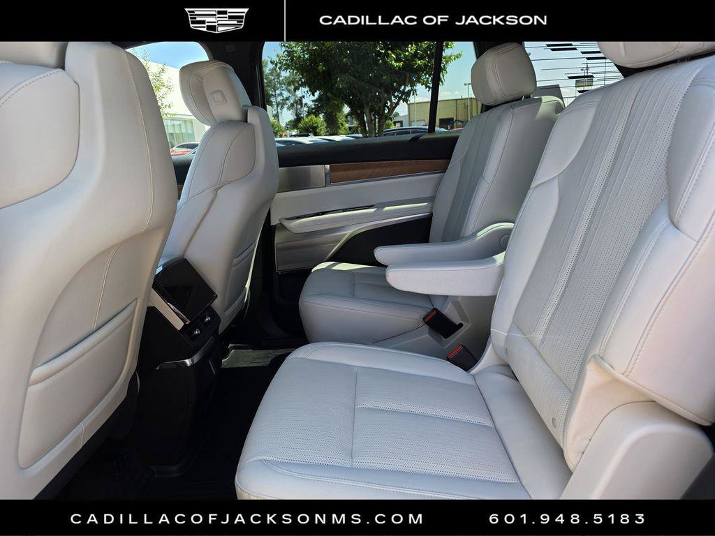 New 2026 Cadillac Vistiq Luxury w/ LPO, Floor Liner Package AWD/4WD image 20