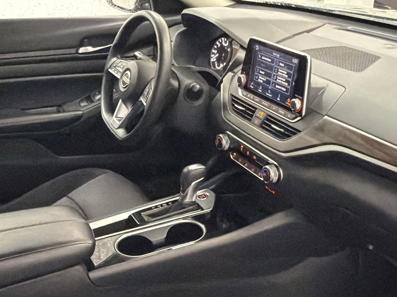 Used 2024 Nissan Altima 2.5 SV image 8