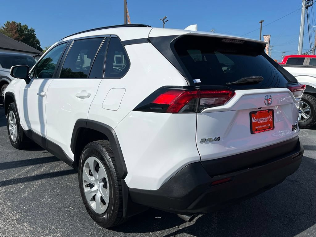 Used 2021 Toyota RAV4 LE FWD image 5