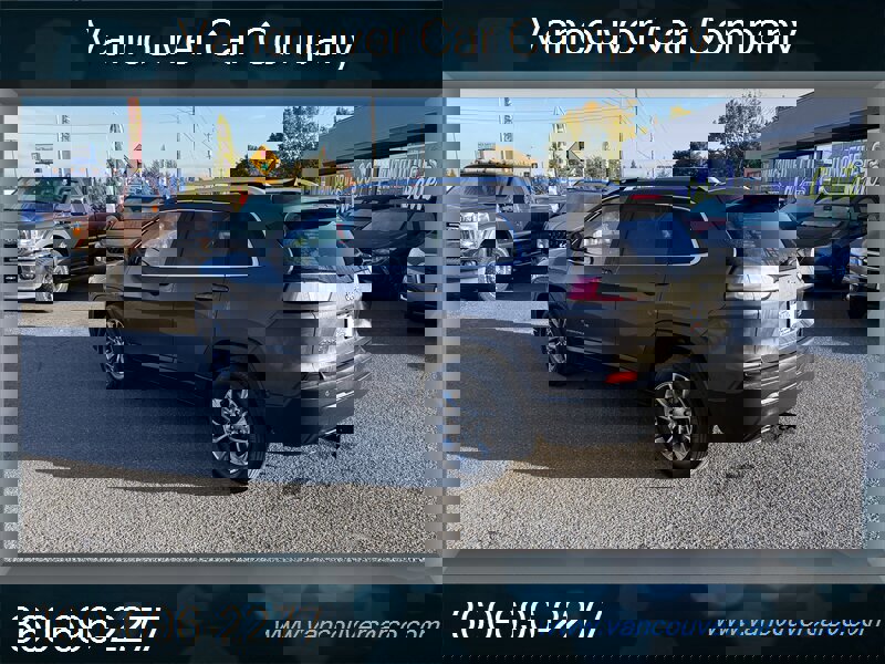 Used 2019 Jeep Cherokee Latitude Plus w/ Cold Weather Group image 4