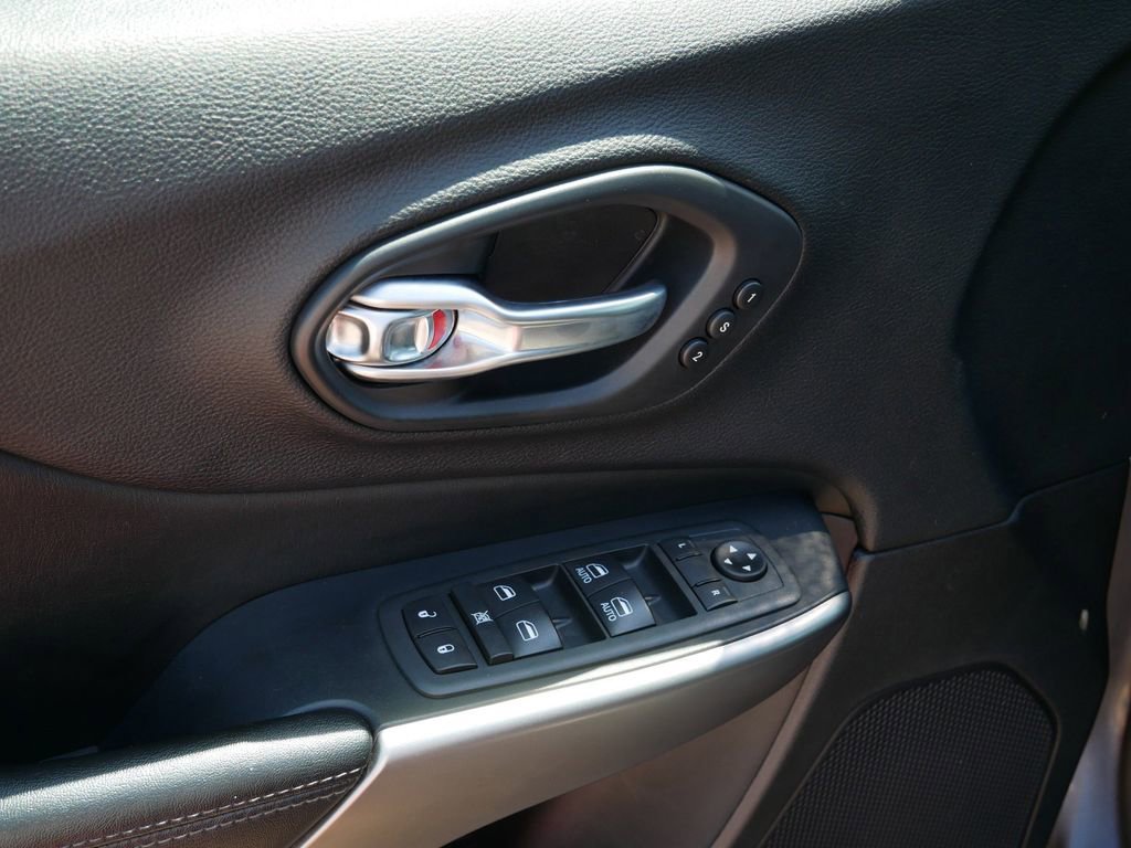 Used 2020 Jeep Cherokee High Altitude AWD/4WD image 15