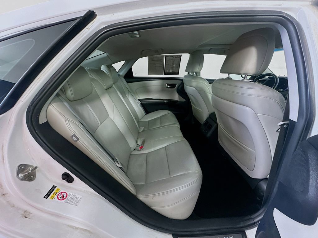 Used 2018 Toyota Avalon Limited image 26
