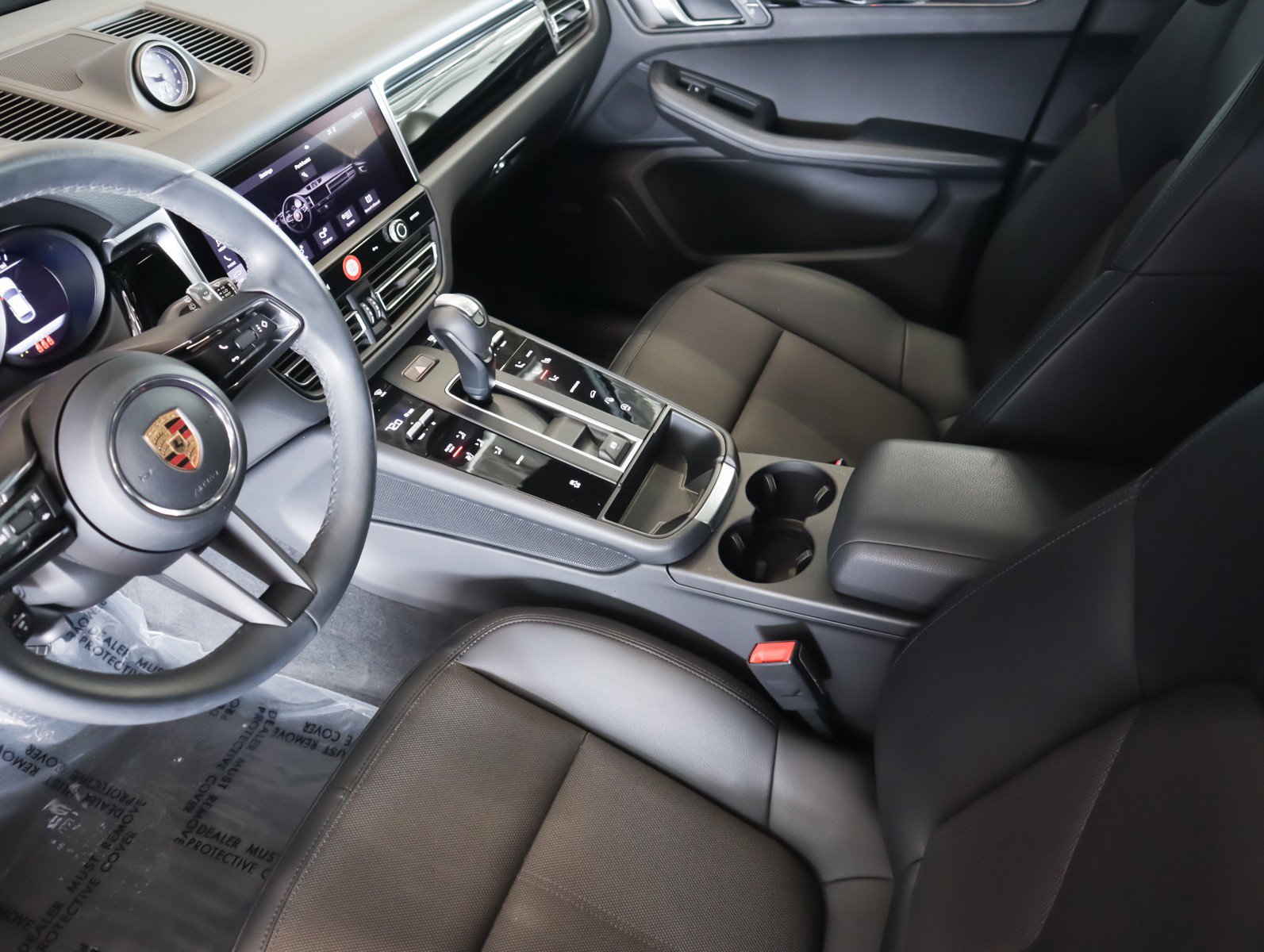 Certified 2023 Porsche Macan AWD/4WD image 16
