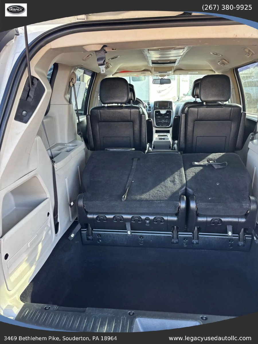 Used 2016 Chrysler Town & Country Touring FWD image 49