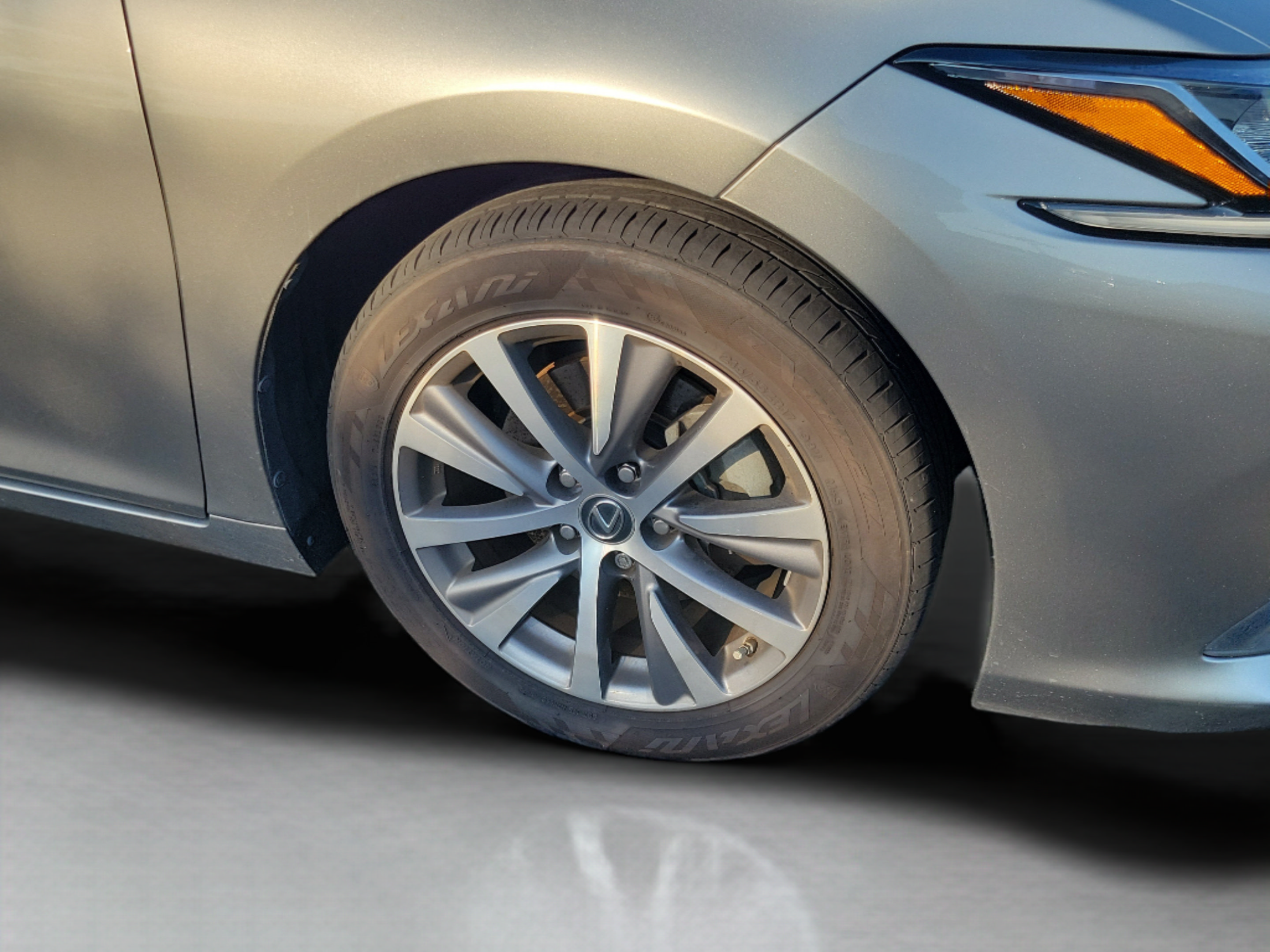 Used 2021 Lexus ES 300h w/ Premium Package FWD image 12