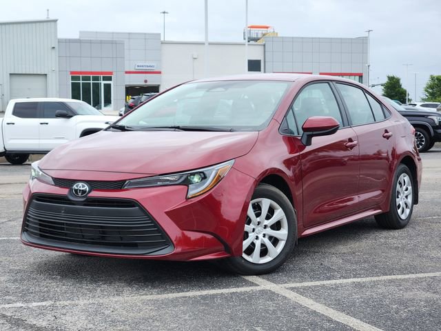 Used 2025 Toyota Corolla LE FWD image 1