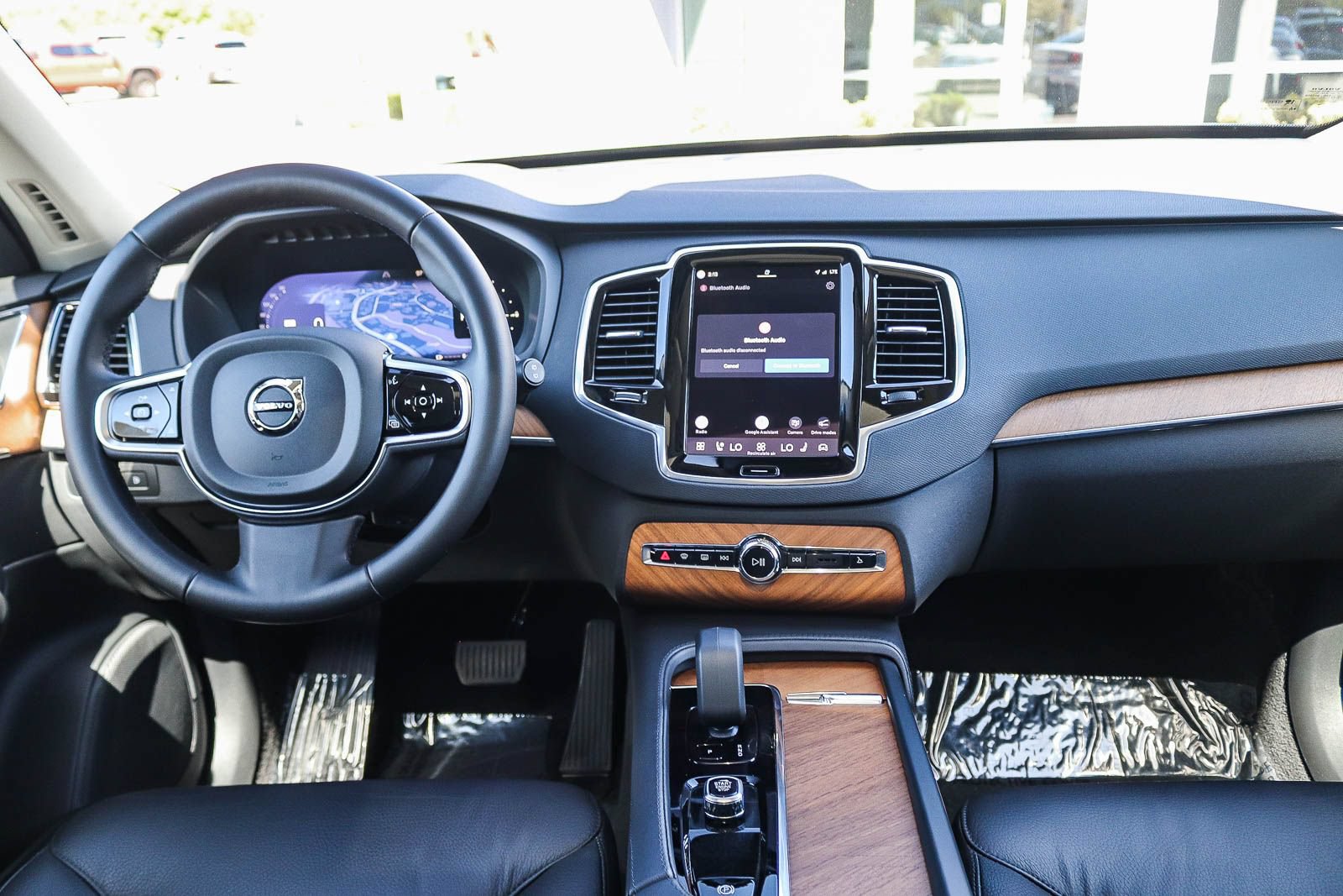 Used 2025 Volvo XC90 T8 Plus w/ Protection Package Premier AWD/4WD image 14