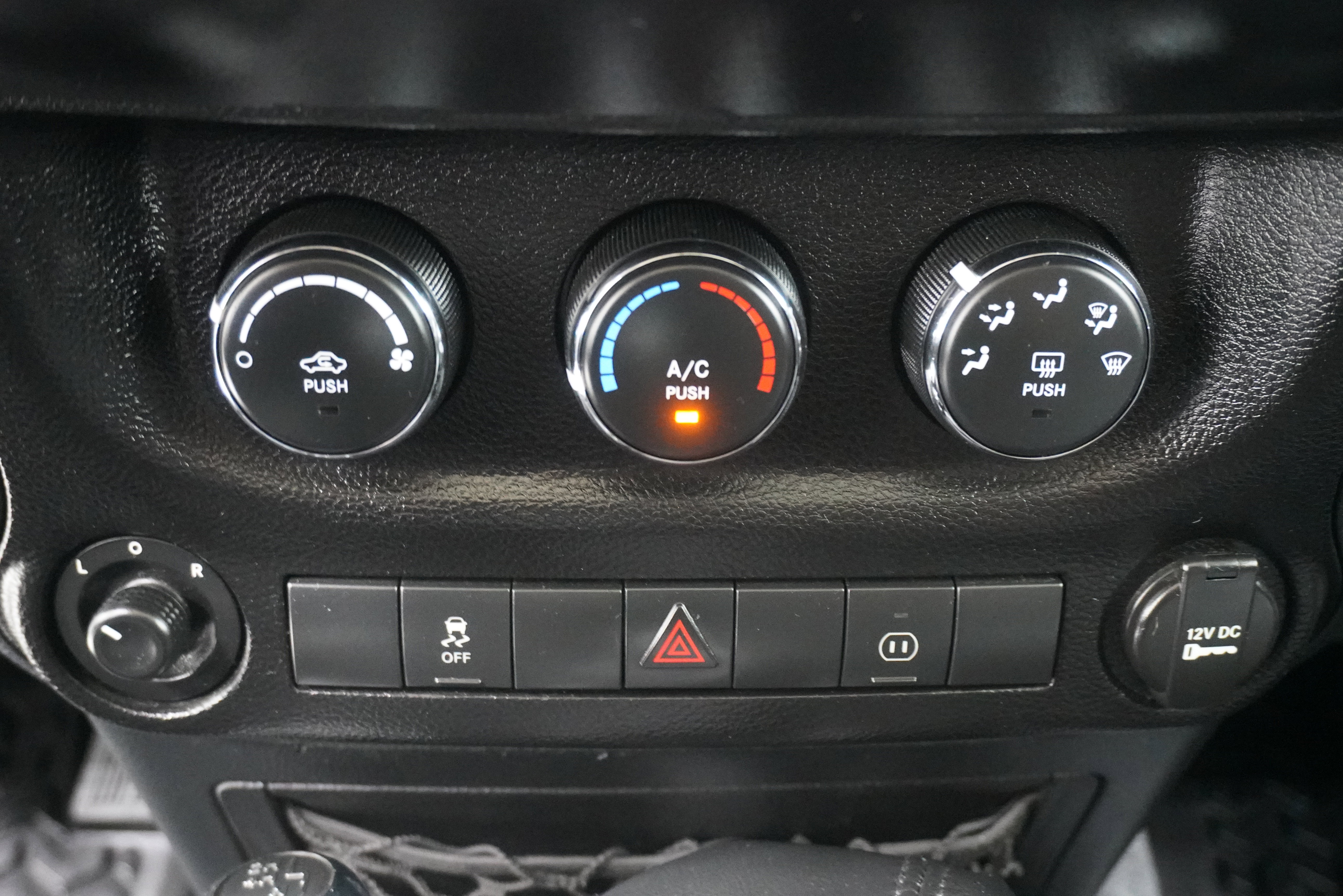 Used 2011 Jeep Wrangler Sahara w/ Connectivity Group image 18