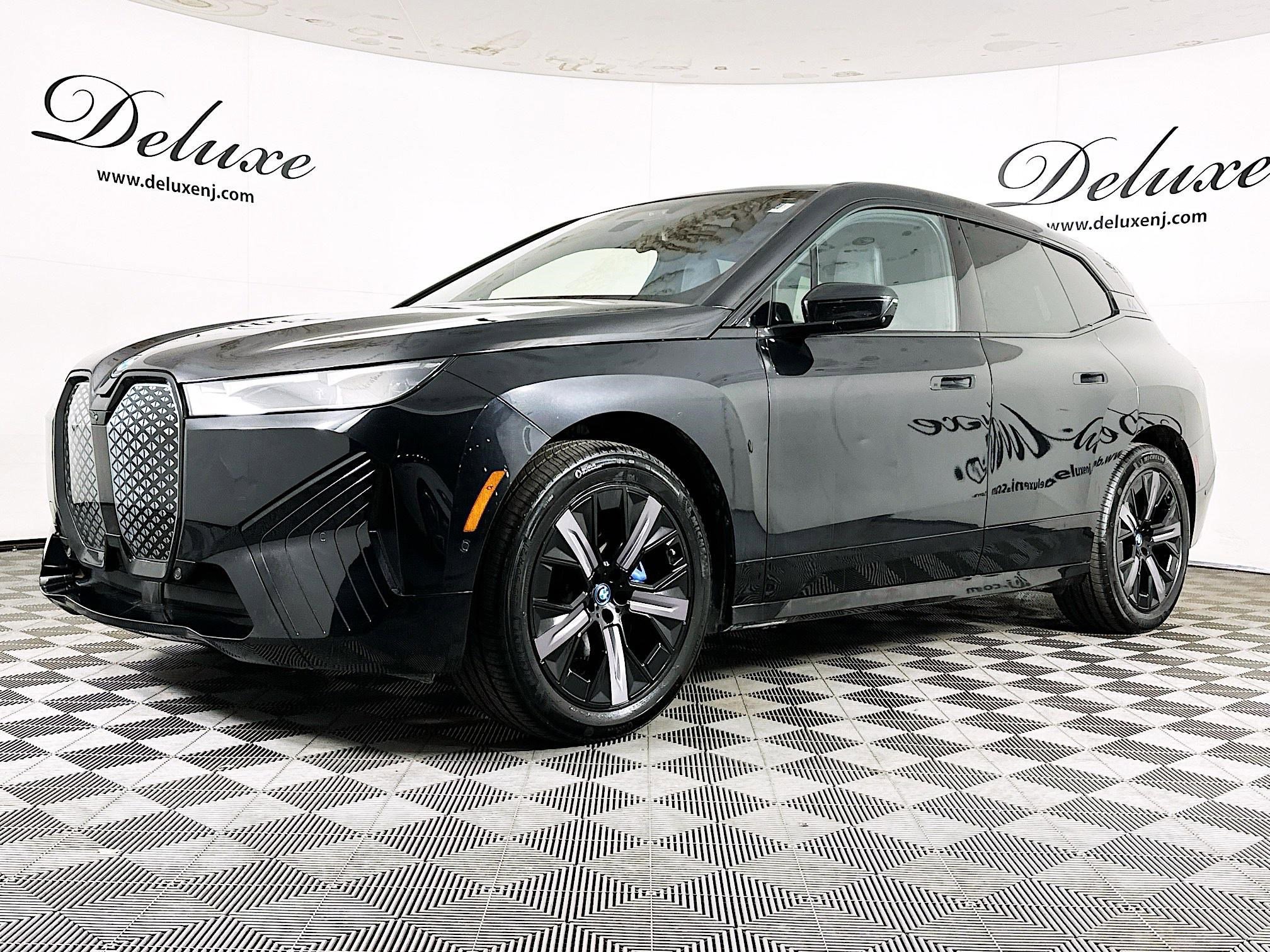 Used 2024 BMW iX xDrive50 w/ Premium Package AWD/4WD image 3