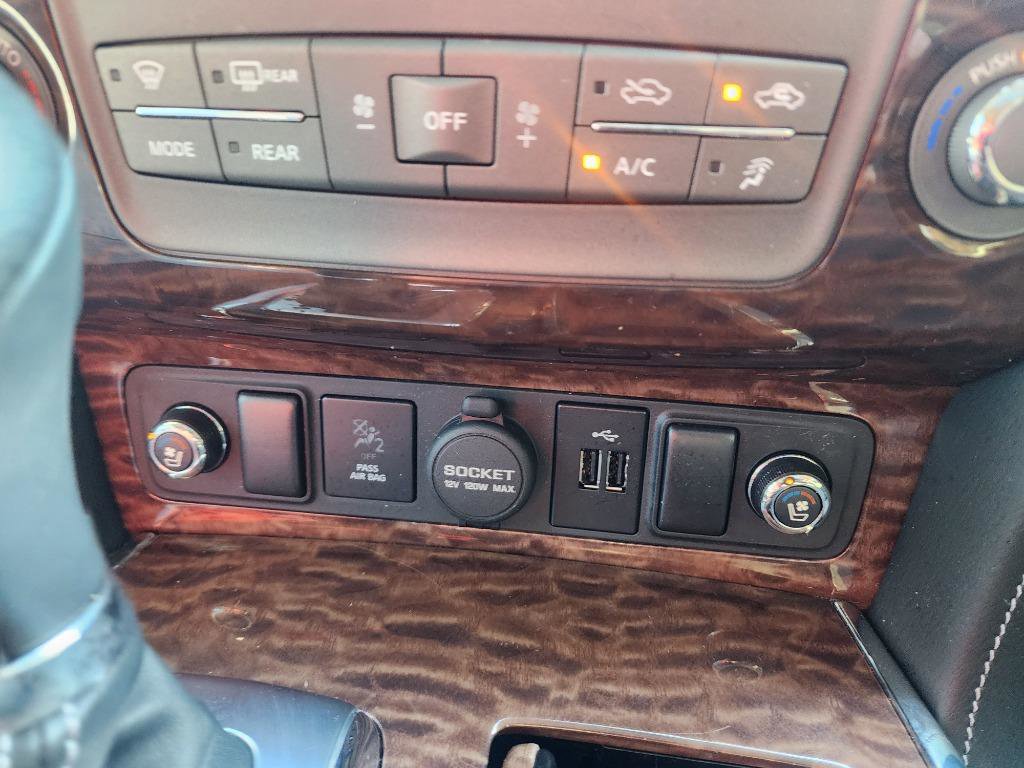 Used 2020 Nissan Armada Platinum w/ Captain's Chairs Package image 21