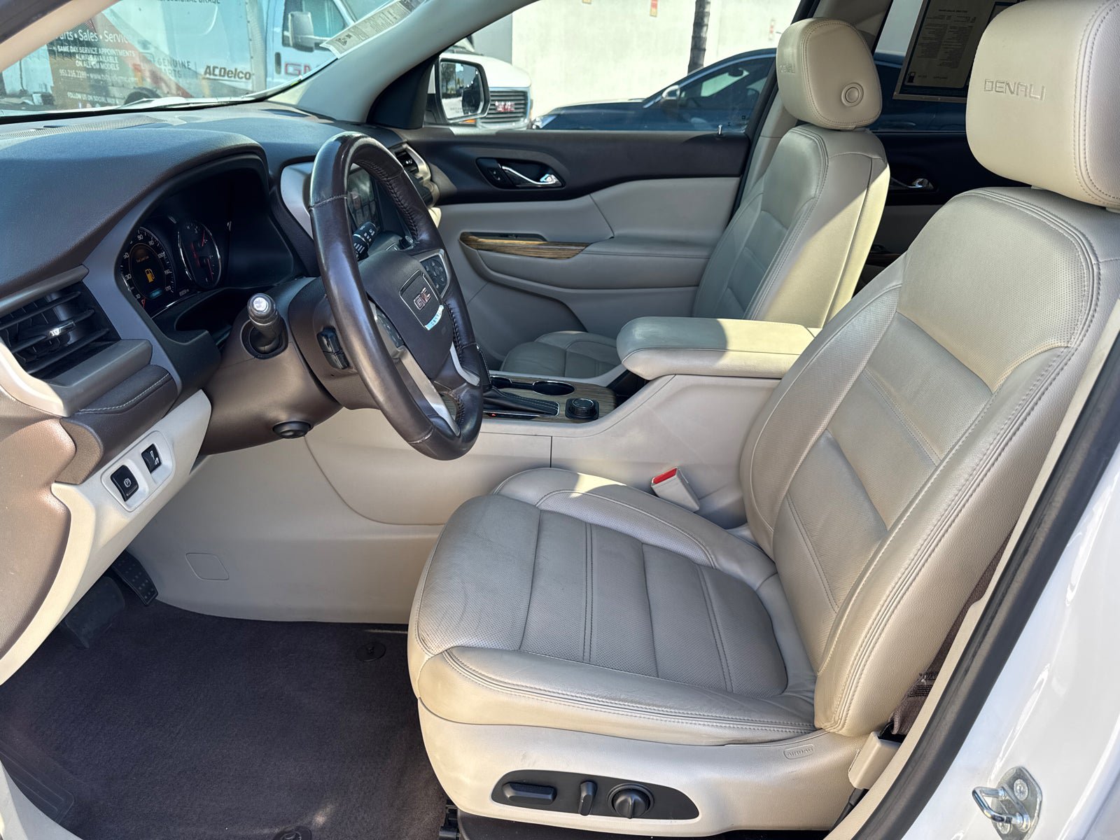 Certified 2017 GMC Acadia Denali w/ Technology Package FWD image 31