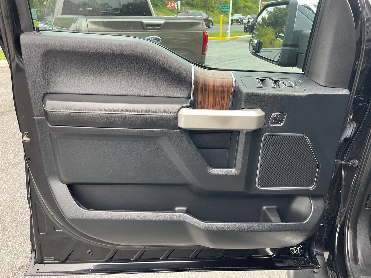 Used 2016 Ford F150 Lariat w/ Equipment Group 502A Luxury AWD/4WD image 25