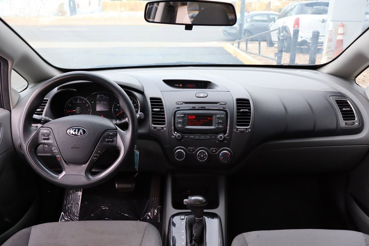 Used 2017 Kia Forte LX image 9