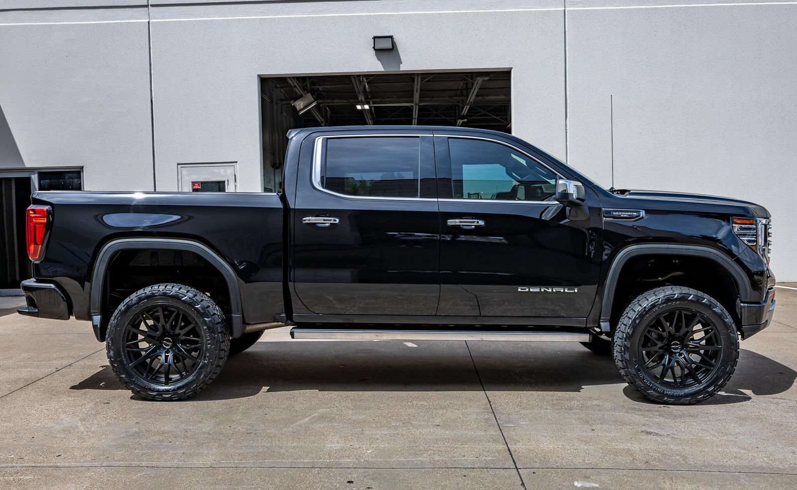 Used 2025 GMC Sierra 1500 Denali Ultimate AWD/4WD image 11