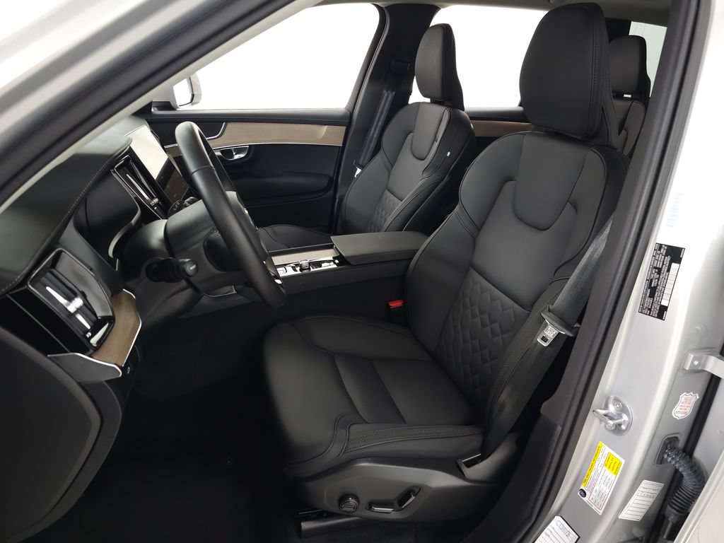 Certified 2025 Volvo XC90 B5 Plus AWD/4WD image 18