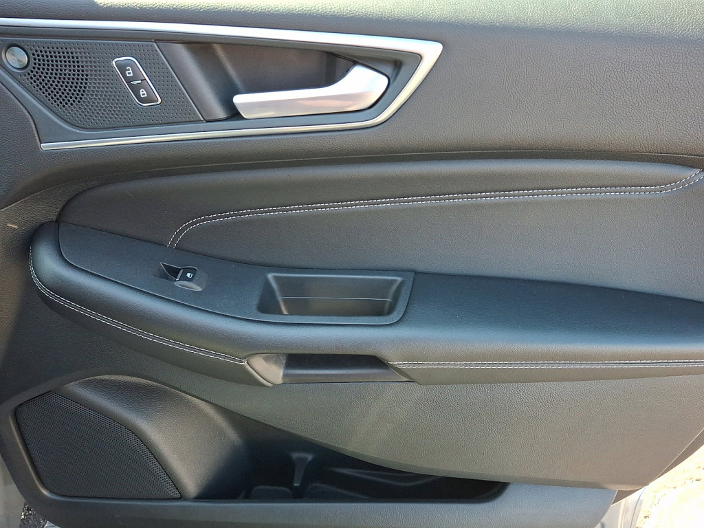 Used 2024 Ford Edge Titanium AWD/4WD image 10