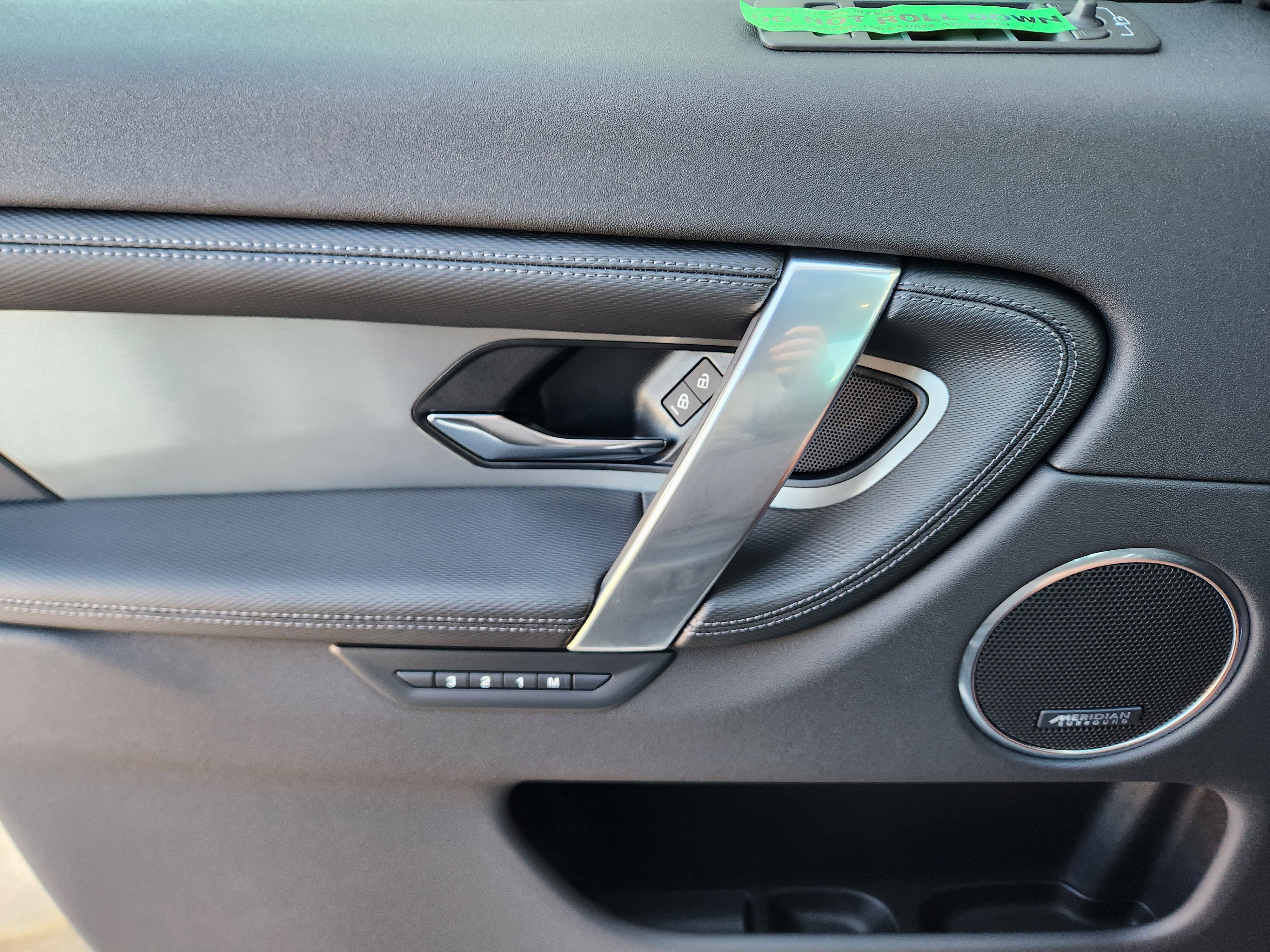 New 2025 Land Rover Discovery Sport Dynamic SE image 22