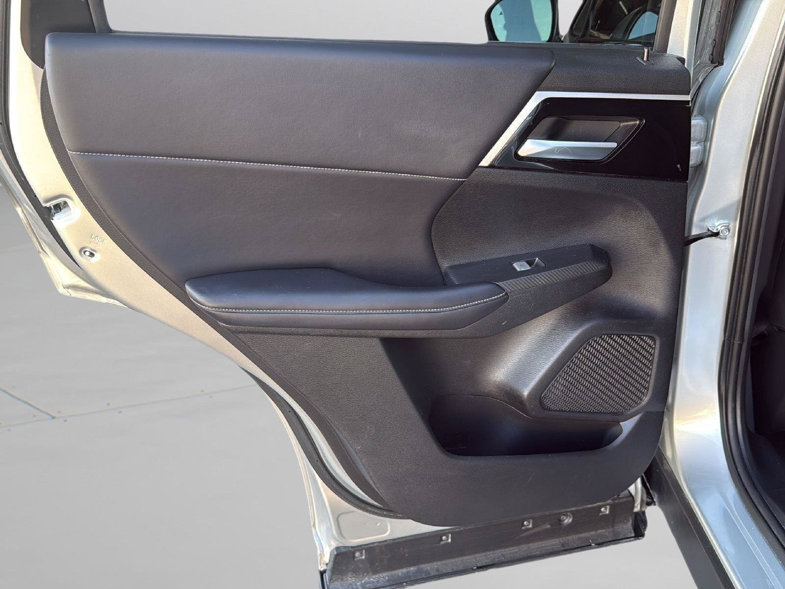 Used 2024 Mitsubishi Outlander SE FWD image 25