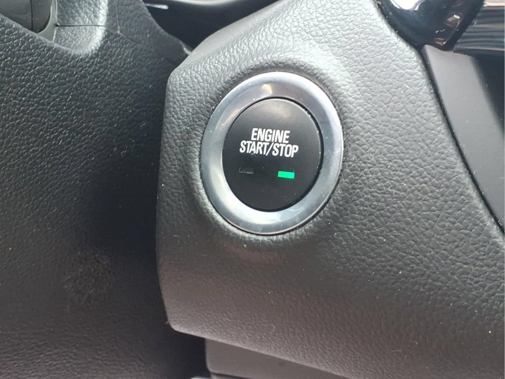 Certified 2017 Buick Envision Essence FWD image 9