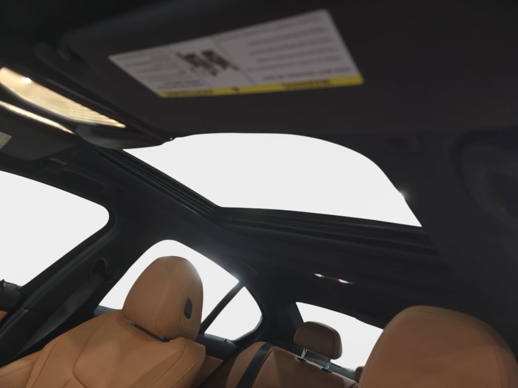 Used 2023 BMW 330i xDrive Sedan w/ Premium Package image 25