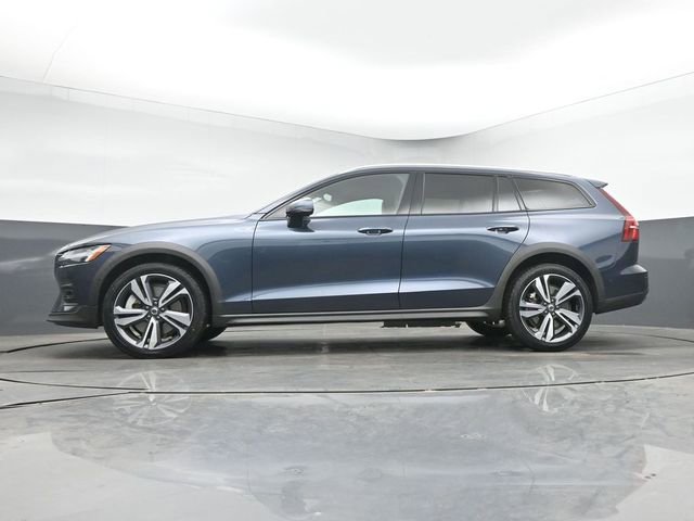 Used 2025 Volvo V60 B5 Cross Country Plus AWD/4WD image 38