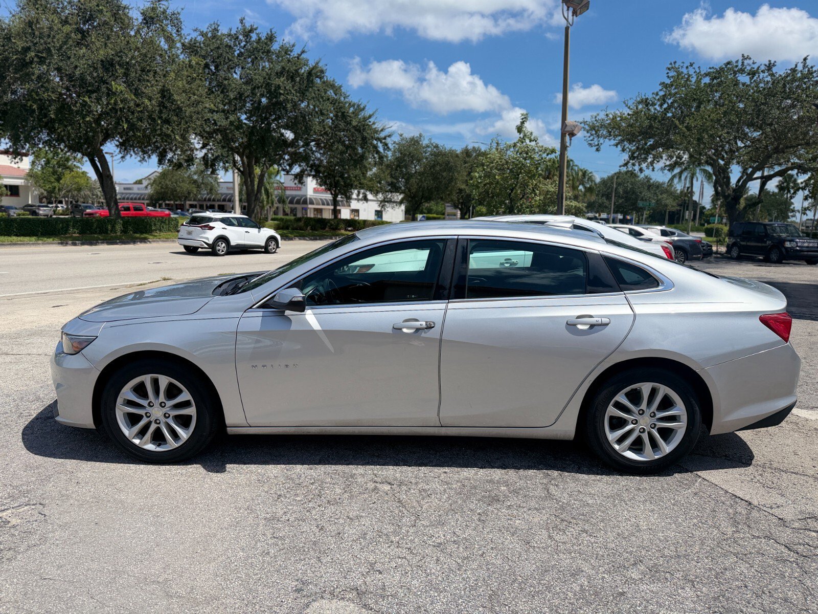 Used 2016 Chevrolet Malibu LT FWD image 2