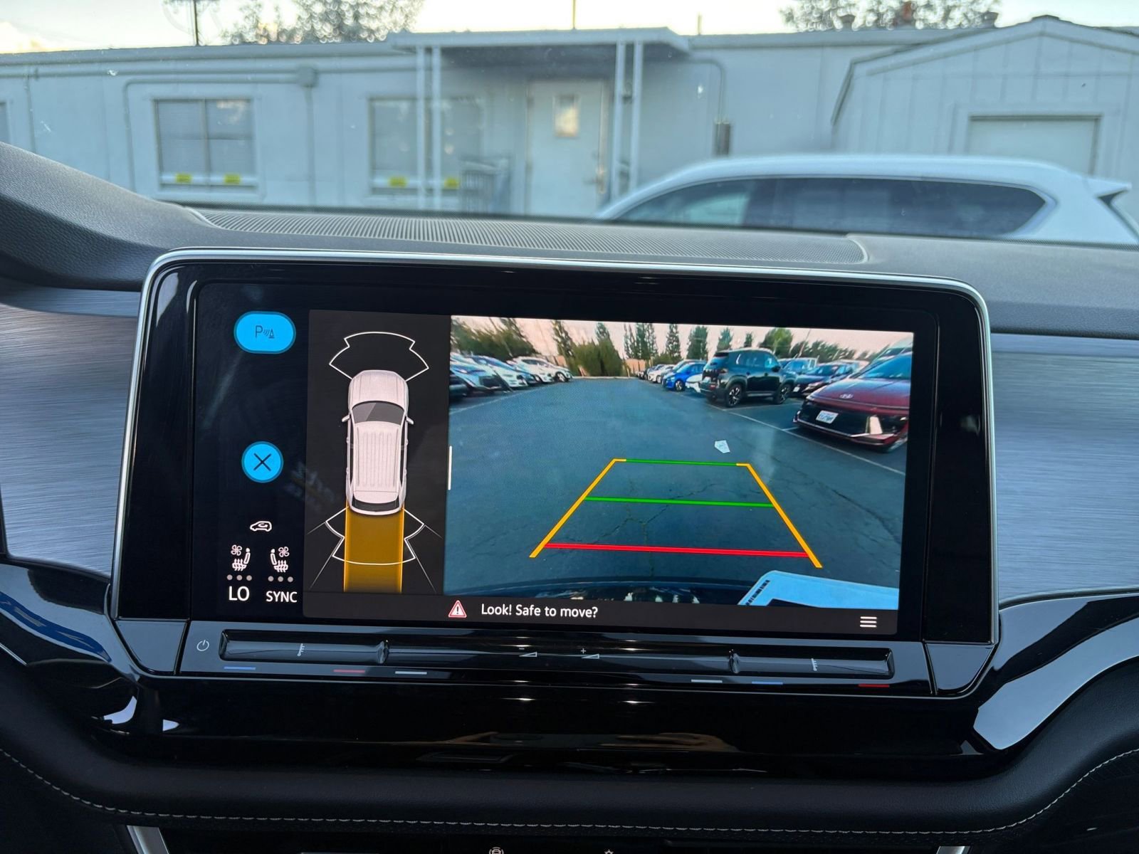 Used 2025 Volkswagen Atlas Cross Sport SE image 25