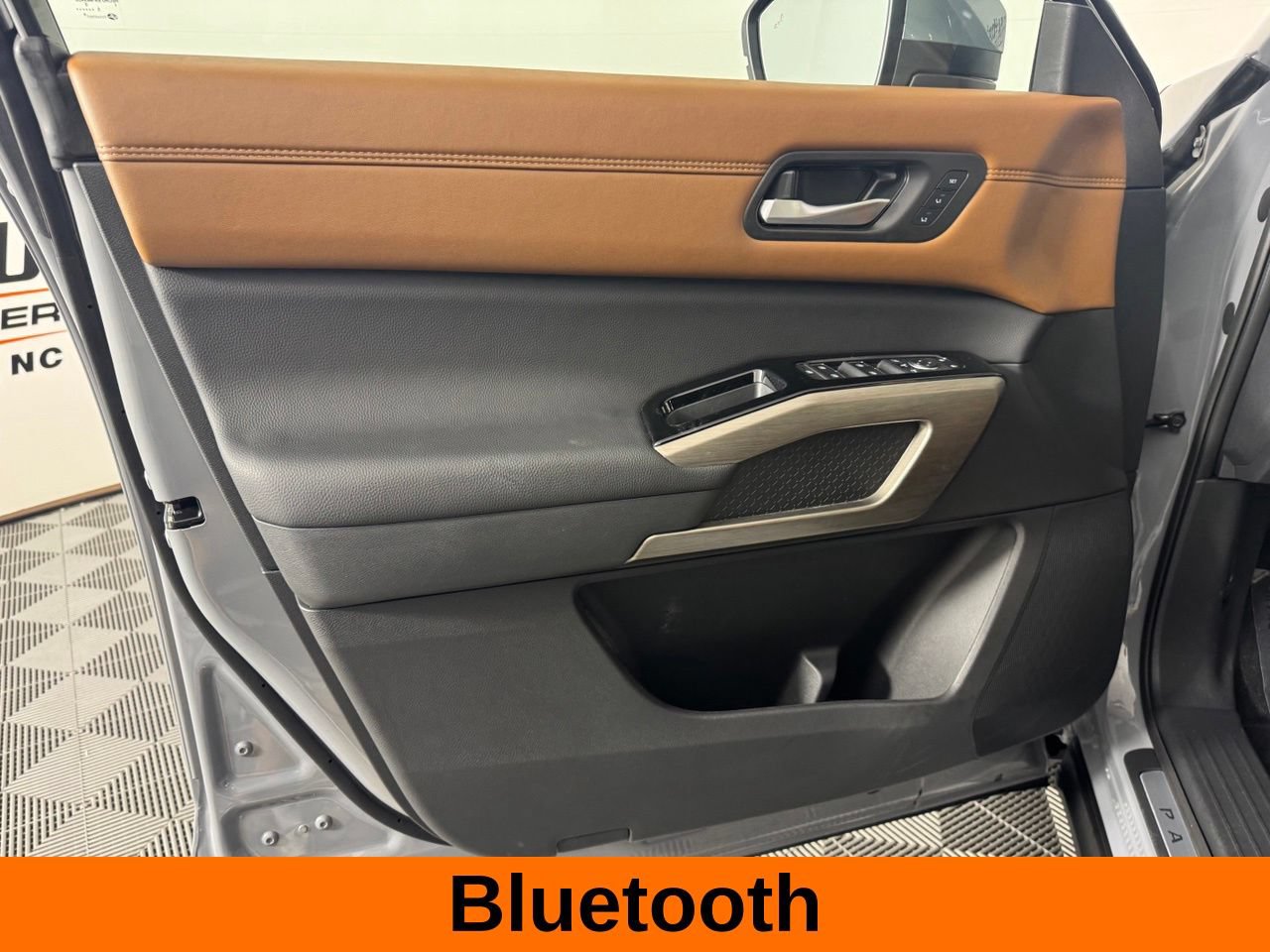 Used 2025 Nissan Pathfinder Platinum w/ Cargo Package FWD image 11