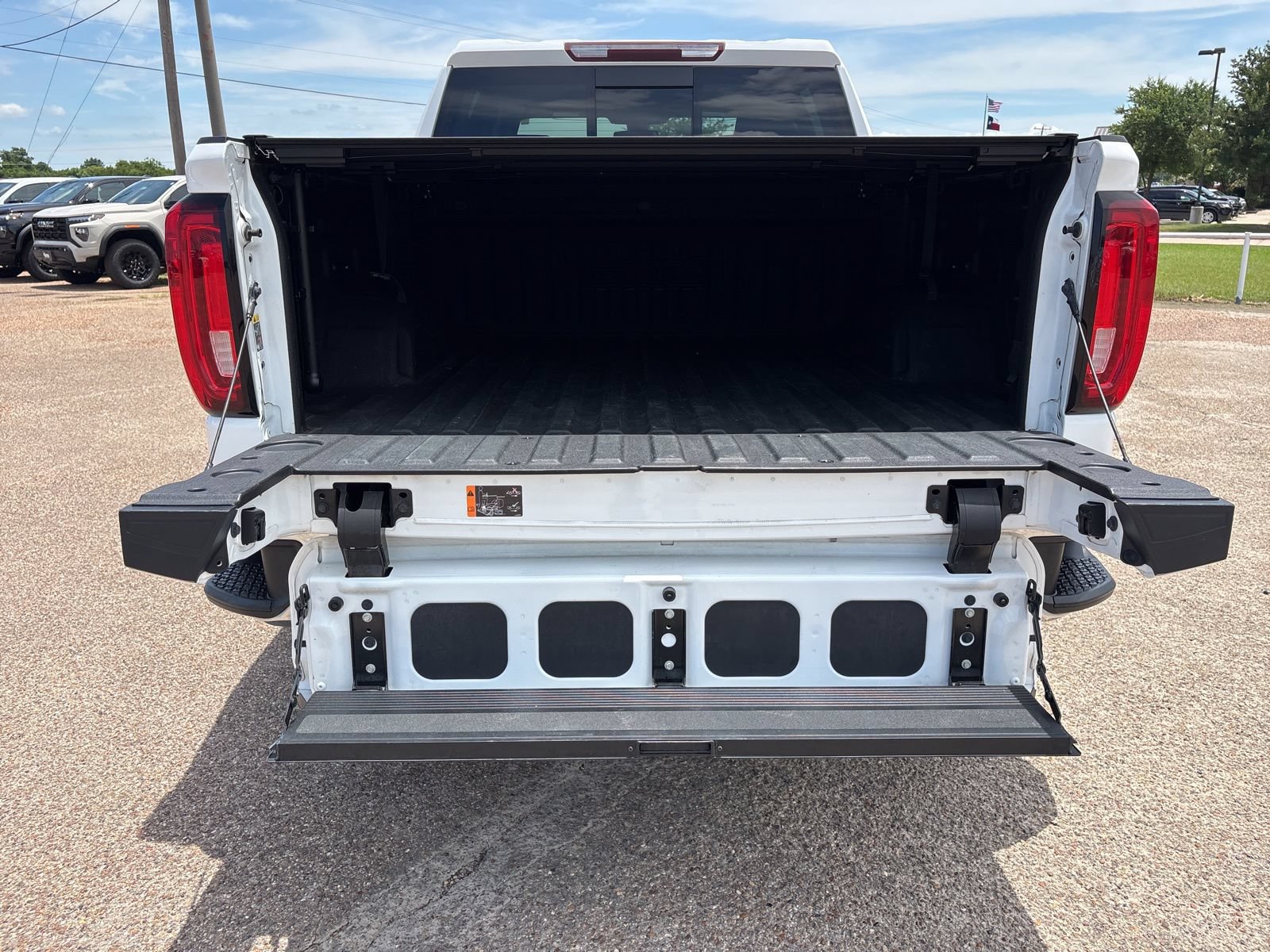 Used 2020 GMC Sierra 1500 SLT AWD/4WD image 31