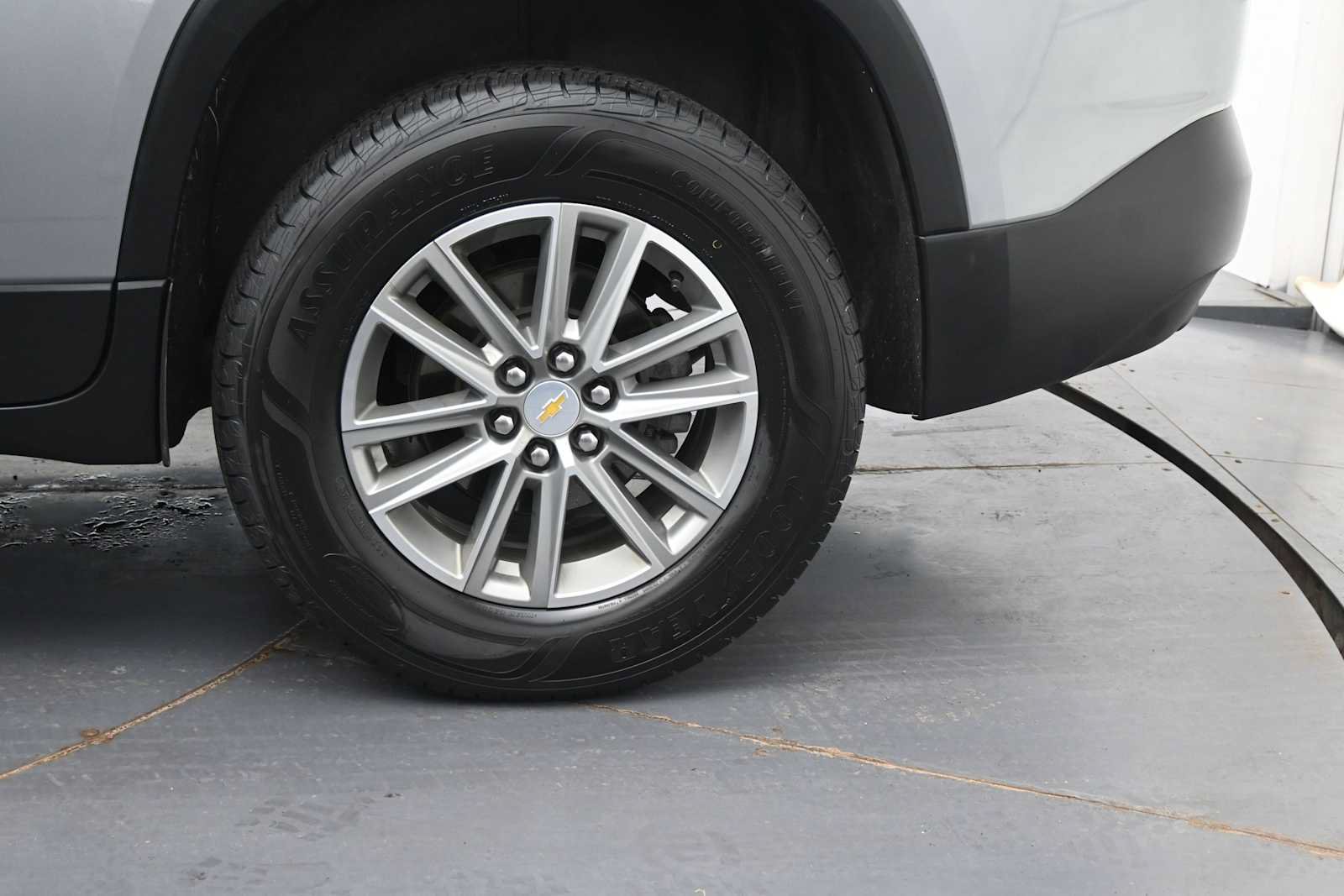 Used 2023 Chevrolet Traverse LT AWD/4WD image 5