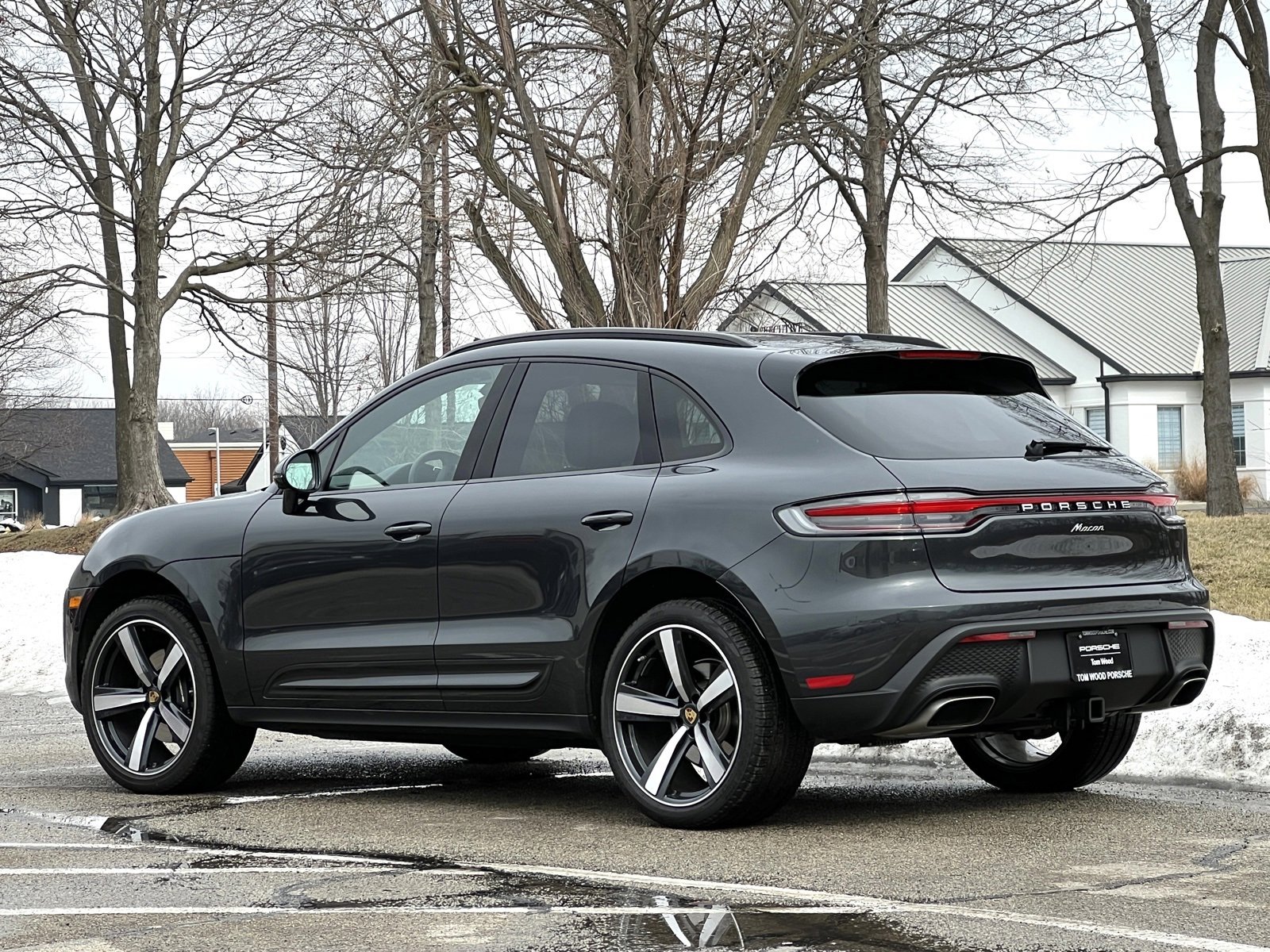 Certified 2025 Porsche Macan image 3