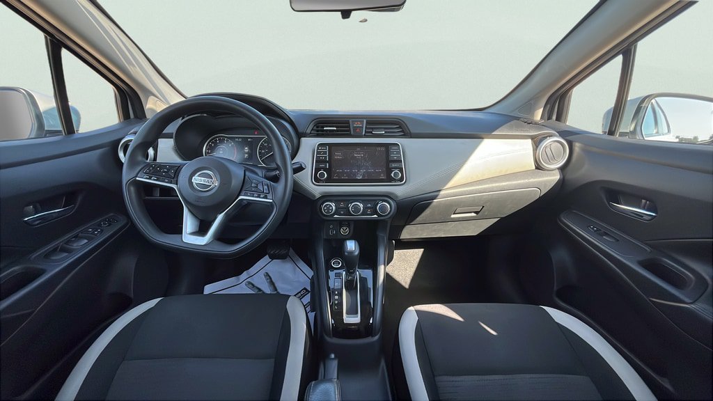 Used 2020 Nissan Versa SV FWD image 9