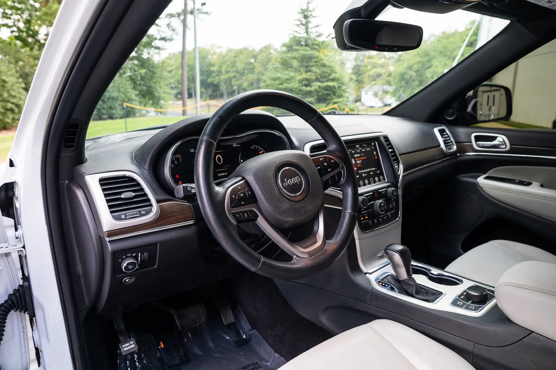 Used 2018 Jeep Grand Cherokee Limited AWD/4WD image 20