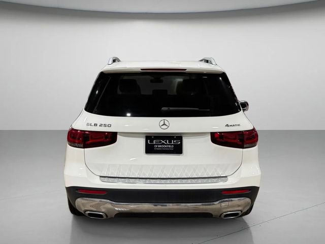 Used 2022 Mercedes-Benz GLB 250 4MATIC w/ Premium Package Lite image 4