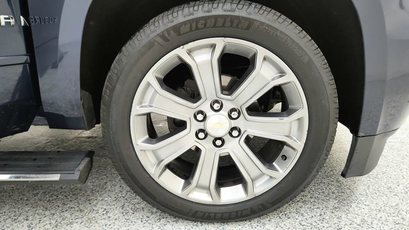 Used 2018 Chevrolet Suburban Premier image 13