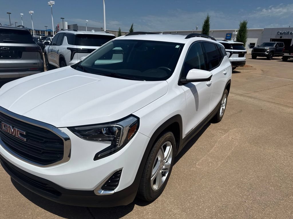 Used 2018 GMC Terrain SLE w/ Driver Convenience Package FWD image 3