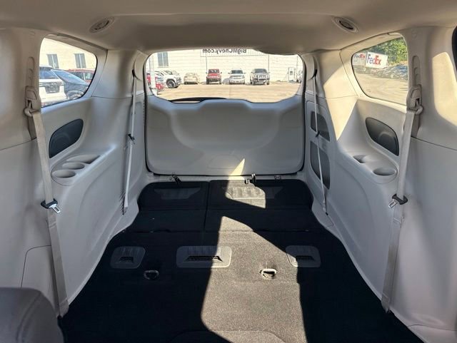 Used 2023 Chrysler Voyager LX FWD image 27