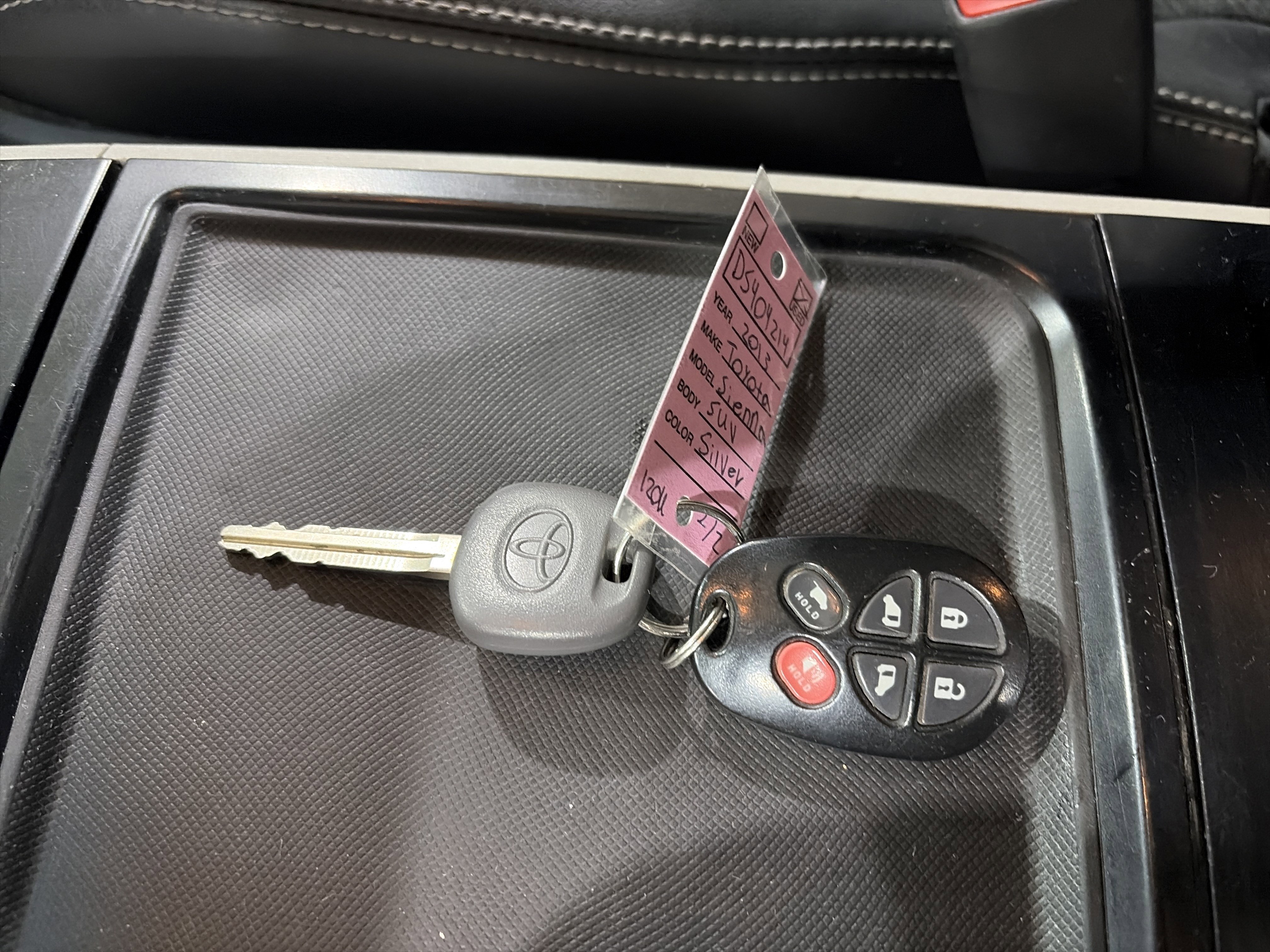 Used 2013 Toyota Sienna SE w/ Premium Pkg w/Entune FWD image 54