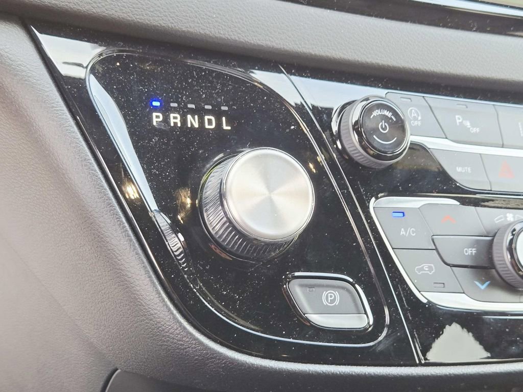 Used 2026 Chrysler Voyager LX FWD image 30