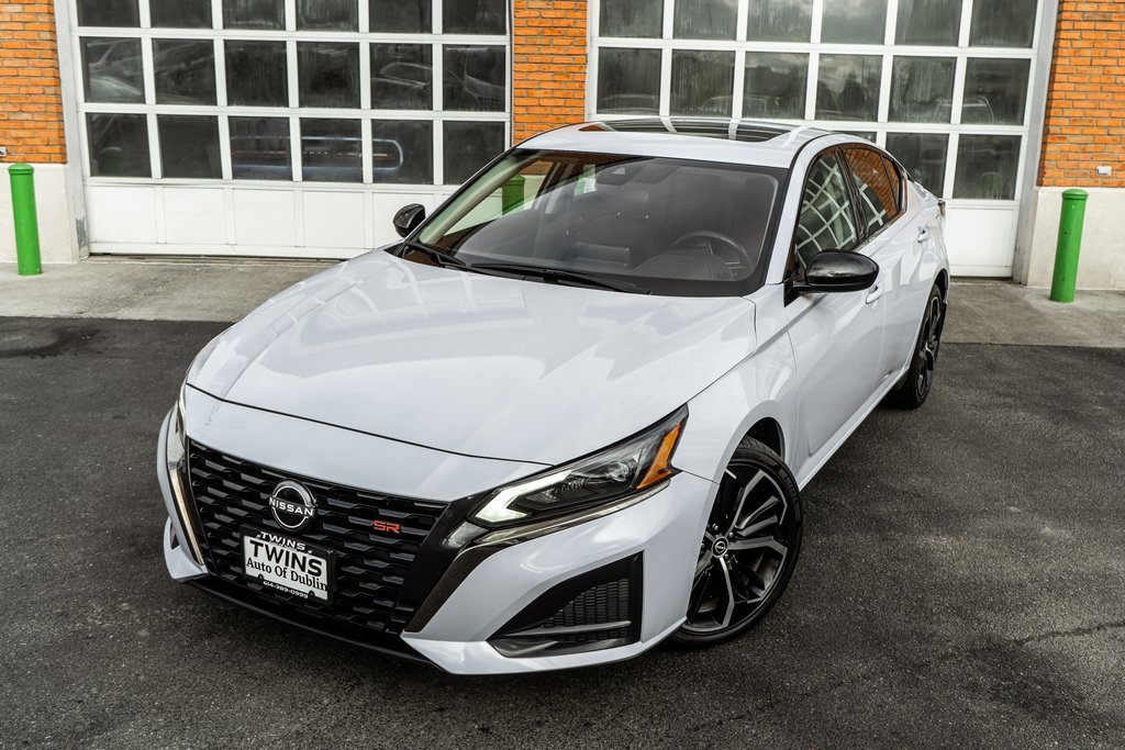 Used 2024 Nissan Altima 2.5 SR image 2