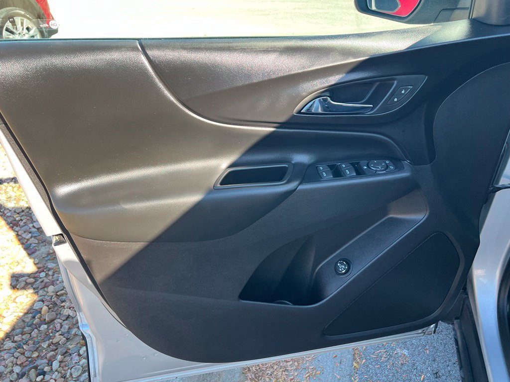 Used 2018 Chevrolet Equinox LT FWD image 16